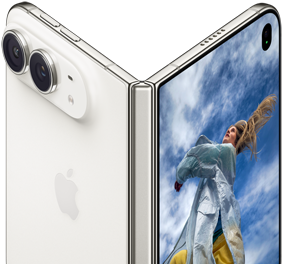 iPhone Duo pootevřený jako kniha, uprostřed je mechanismus pantu, na levé vnější straně logo Apple a dvojitý fotoaparát a na vnějším displeji napravo se zobrazuje fotka člověka s blonďatými vlasy